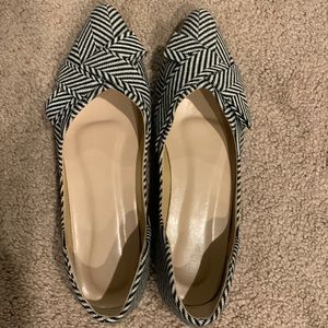 Black & white flats